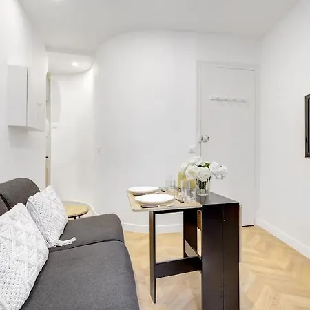 Charmant Studio Champs Elysees דירה *
