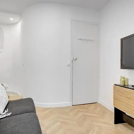 Appartement Charmant Studio Champs Elysees Paris